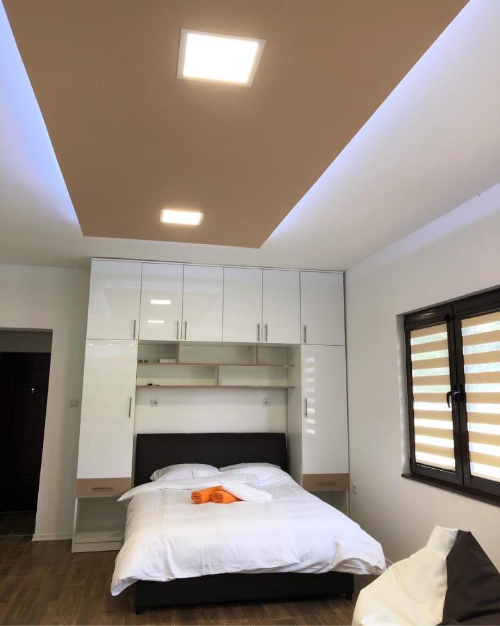 Apartmani Sarovic Тиентище Екстериор снимка