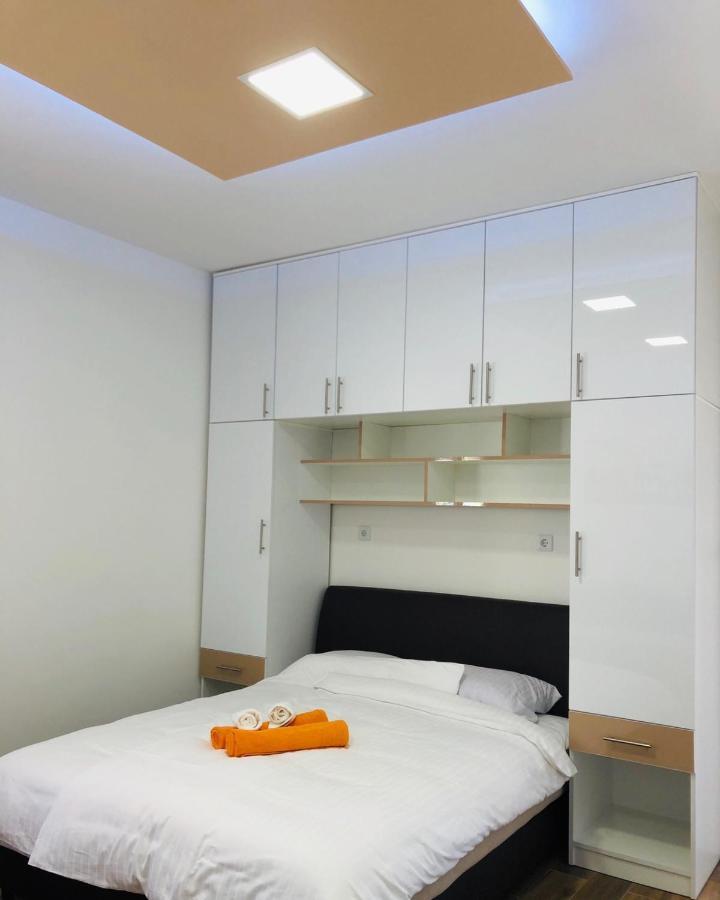 Apartmani Sarovic Тиентище Екстериор снимка