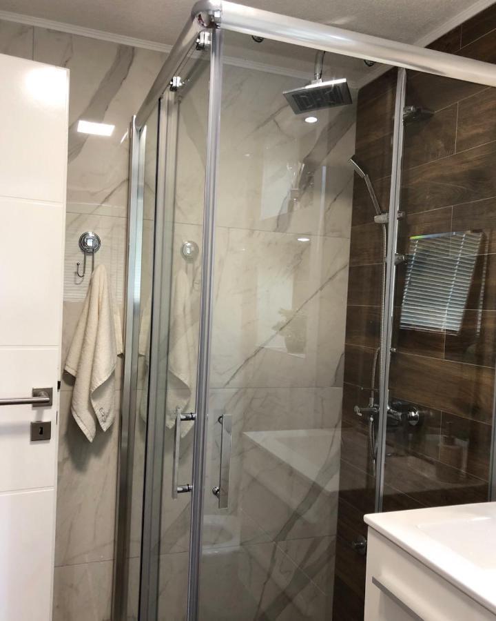 Apartmani Sarovic Тиентище Екстериор снимка